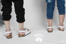 Load image into Gallery viewer, Children&#39;s Sandals - White

